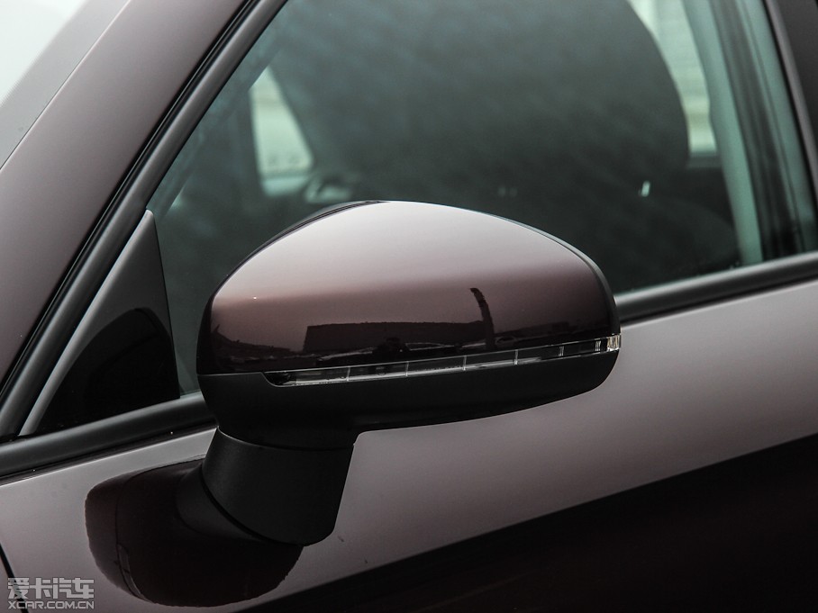 2013?yun)WA1 30 TFSI Sportback Urban