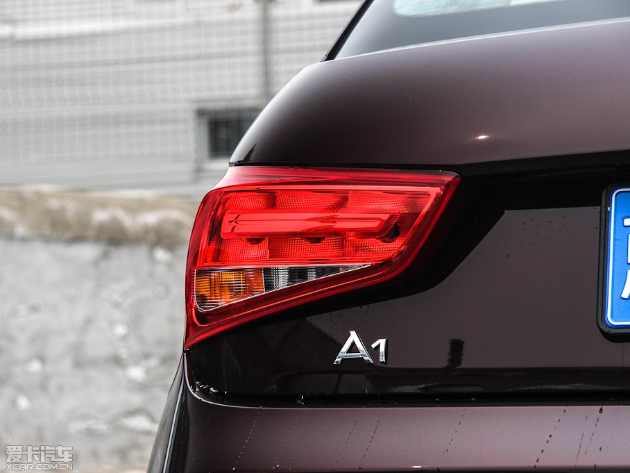 2013WA1 30 TFSI Sportback Urban