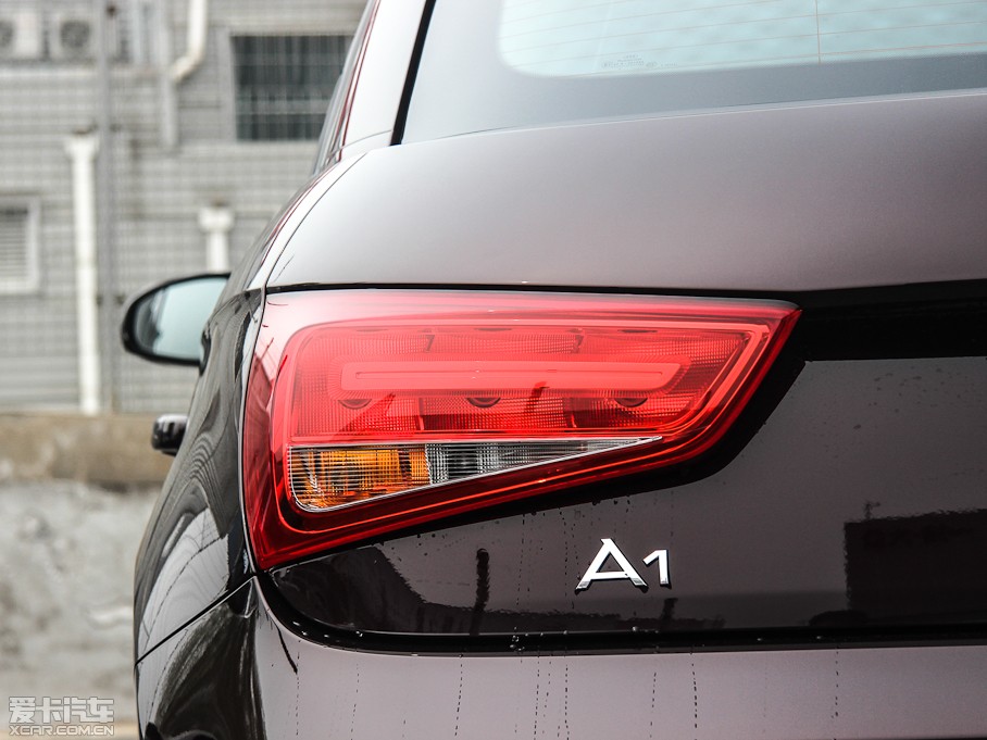 2013?yun)WA1 30 TFSI Sportback Urban