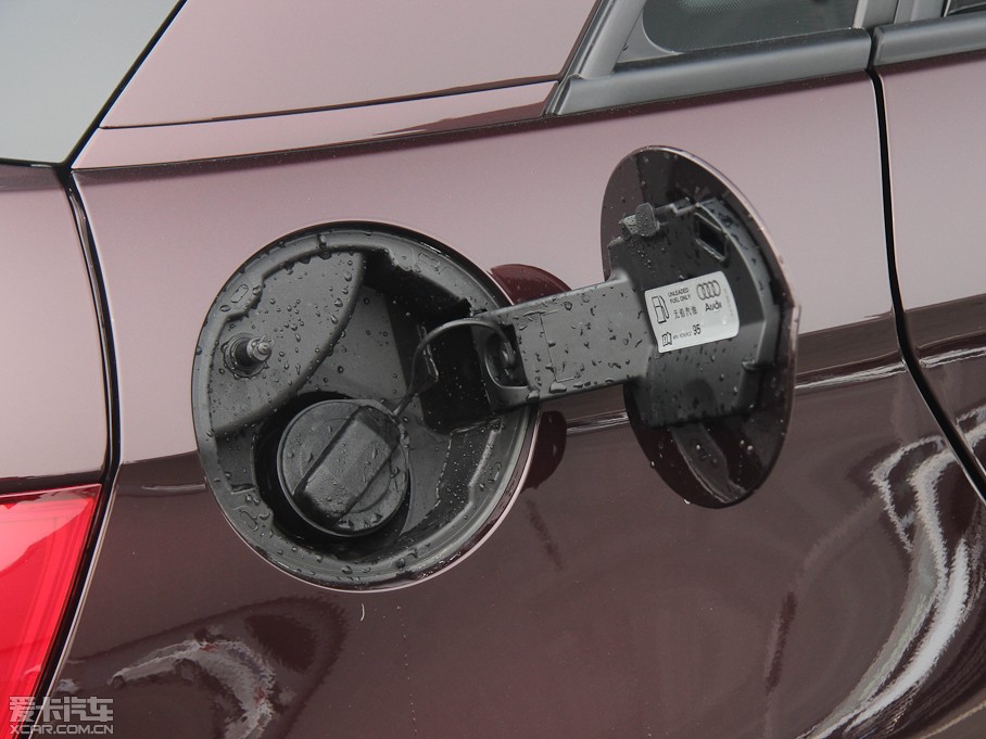 2013WA1 30 TFSI Sportback Urban