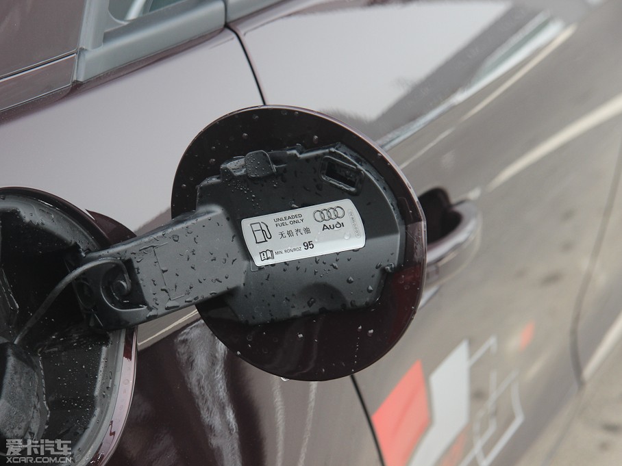 2013WA1 30 TFSI Sportback Urban