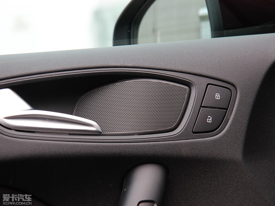 2013?yun)WA1 30 TFSI Sportback Urban