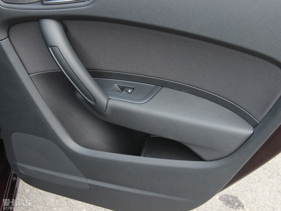 2013WA1 30 TFSI Sportback Urban