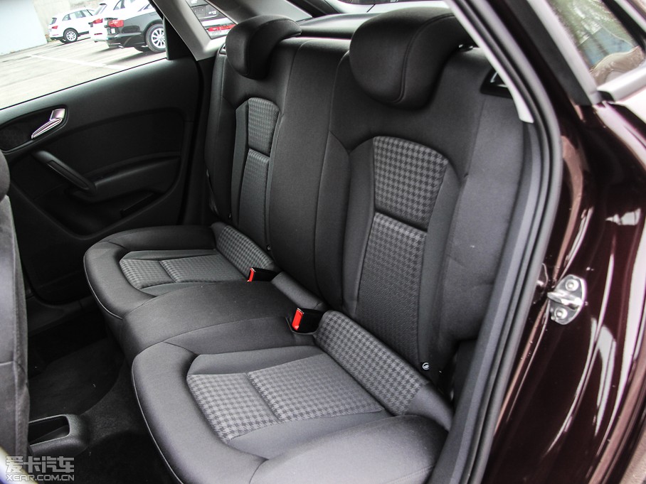 2013WA1 30 TFSI Sportback Urban