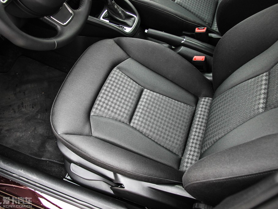 2013WA1 30 TFSI Sportback Urban