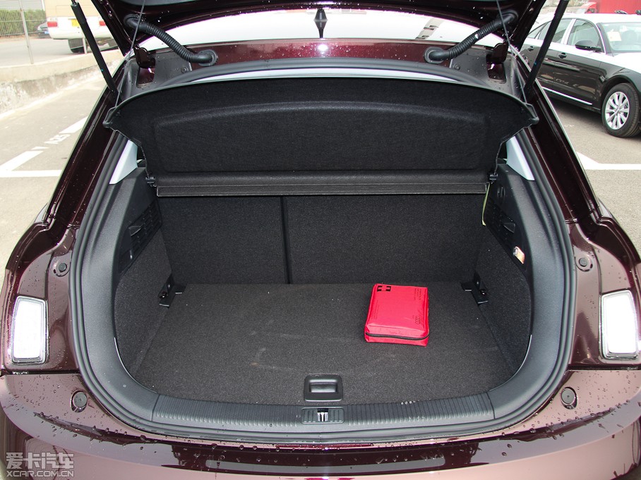 2013WA1 30 TFSI Sportback Urban