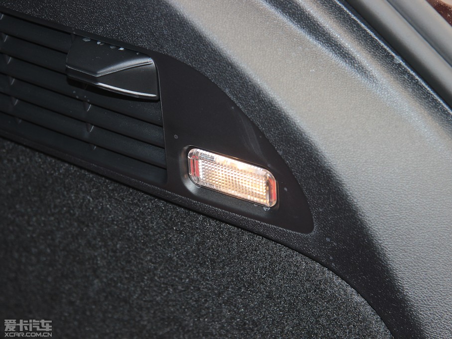 2013WA1 30 TFSI Sportback Urban