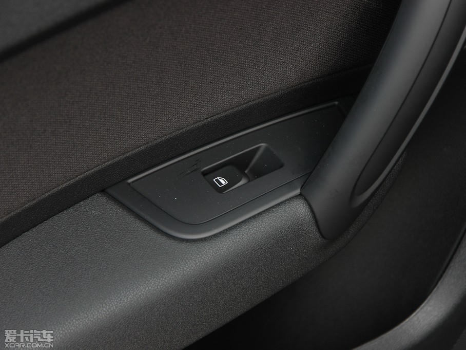 2013WA1 30 TFSI Sportback Urban