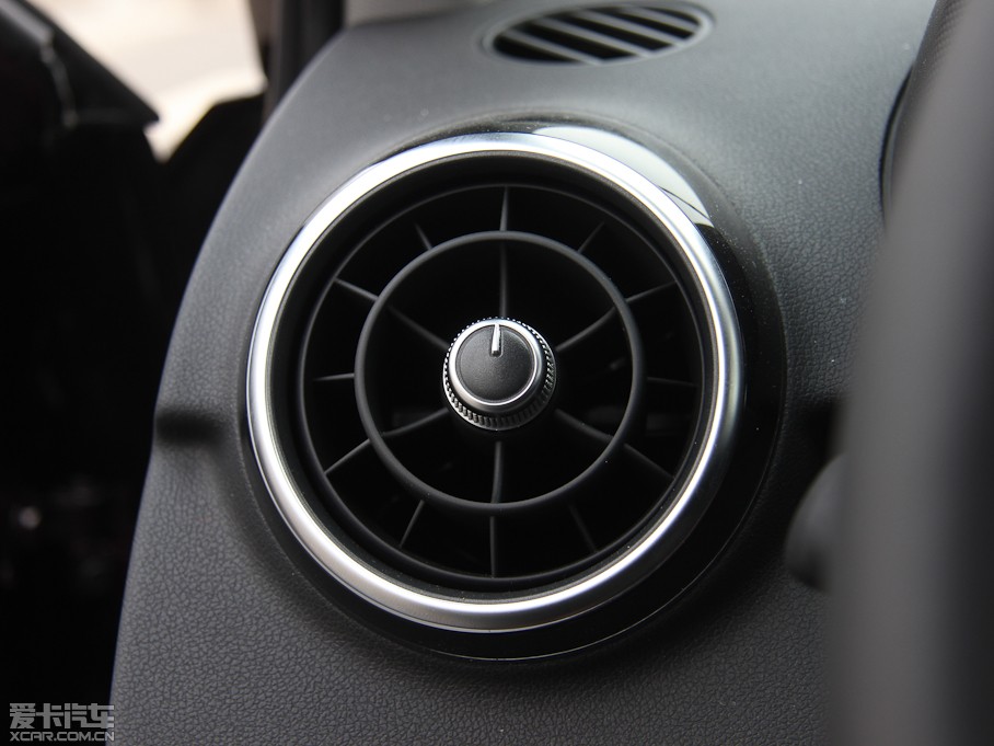 2013WA1 30 TFSI Sportback Urban