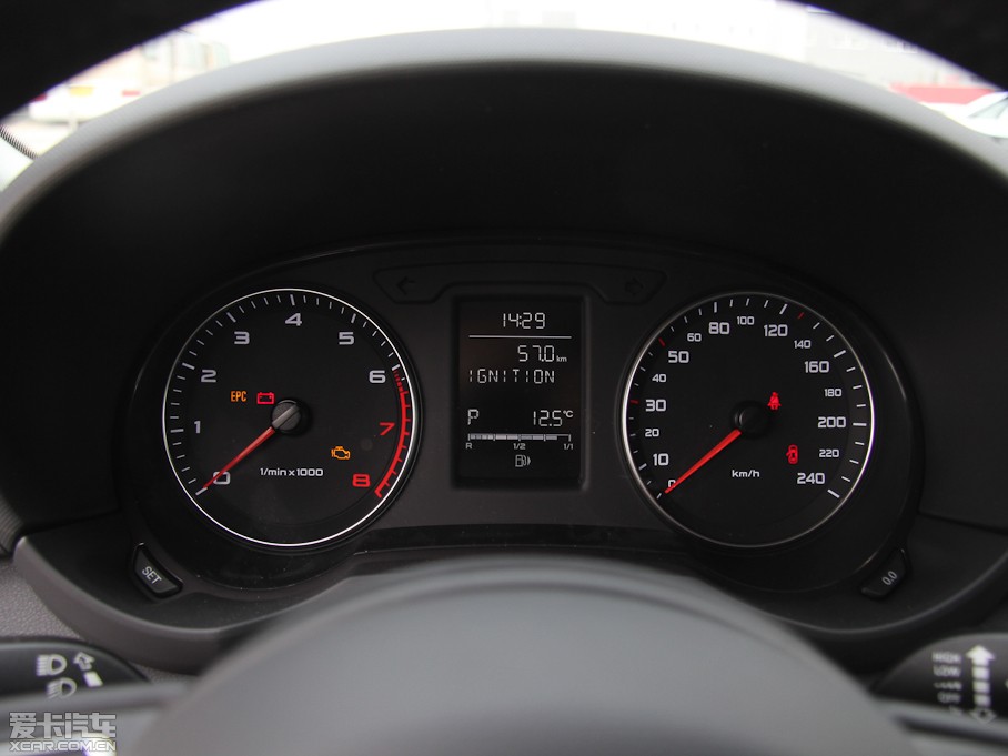 2013WA1 30 TFSI Sportback Urban