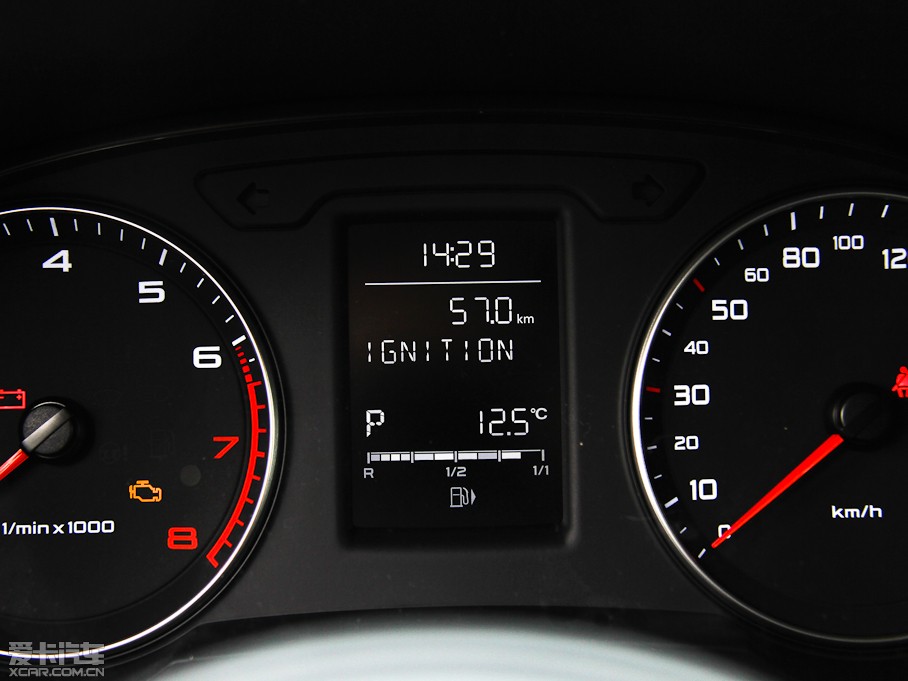 2013?yun)WA1 30 TFSI Sportback Urban