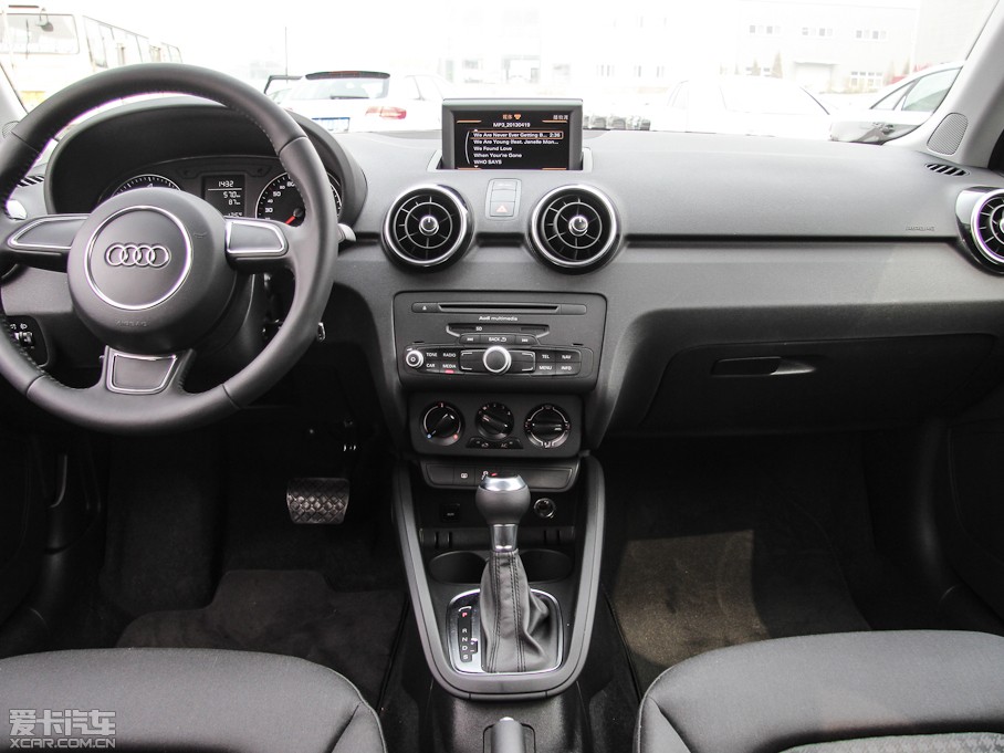 2013WA1 30 TFSI Sportback Urban