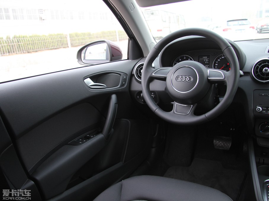 2013WA1 30 TFSI Sportback Urban