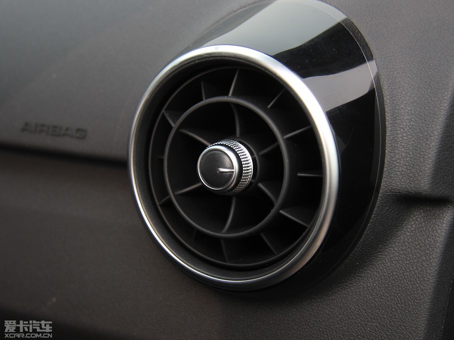 2013WA1 30 TFSI Sportback Urban