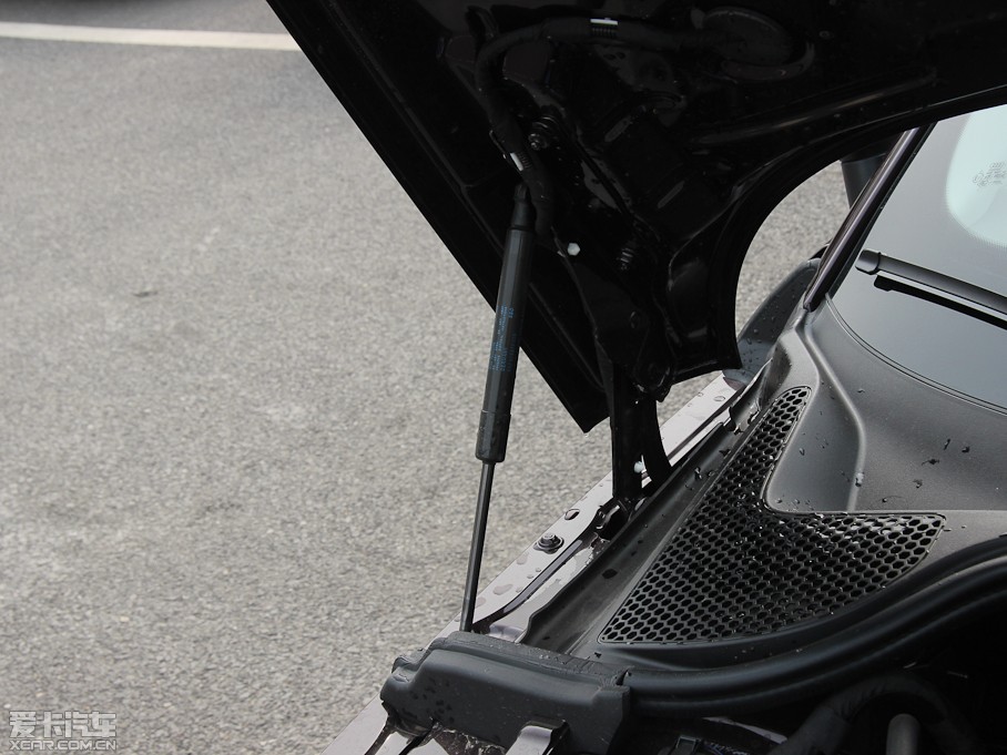 2013?yun)WA1 30 TFSI Sportback Urban