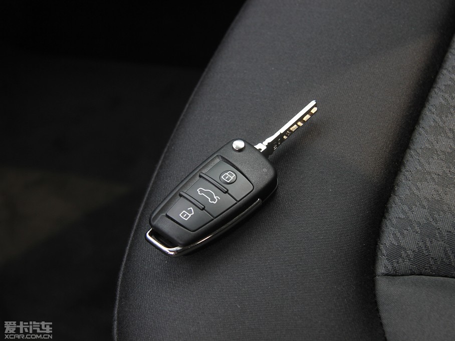 2013WA1 30 TFSI Sportback Urban