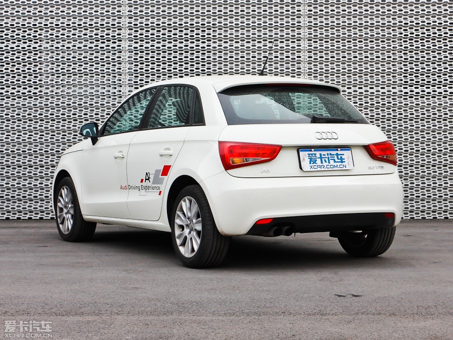 2013WA1 30 TFSI Sportback Urban