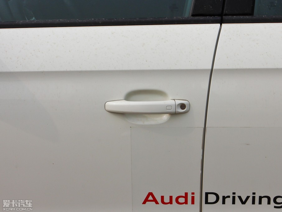 2013?yun)WA1 30 TFSI Sportback Urban