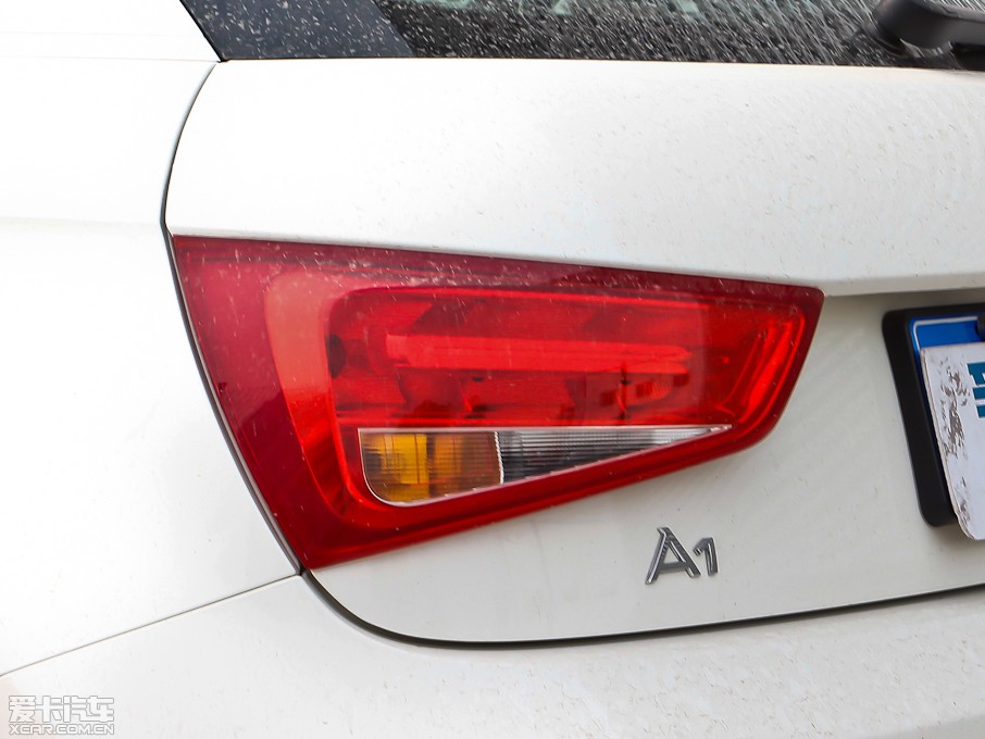 2013WA1 30 TFSI Sportback Urban