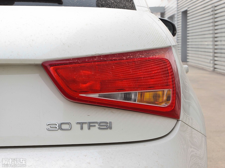 2013WA1 30 TFSI Sportback Urban