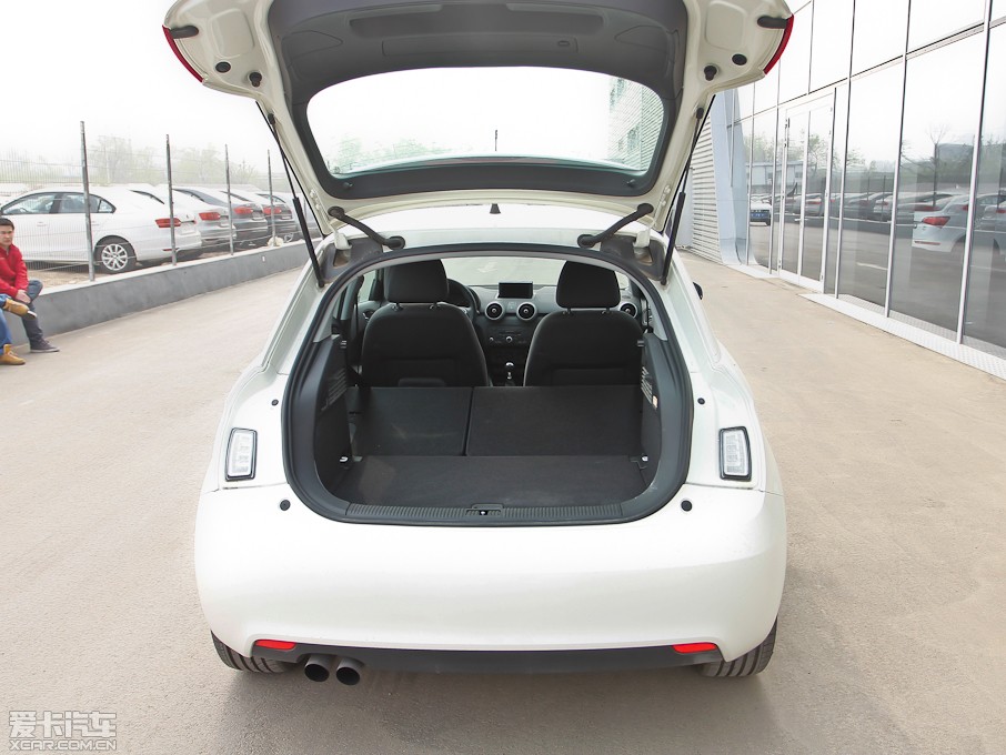 2013?yun)WA1 30 TFSI Sportback Urban