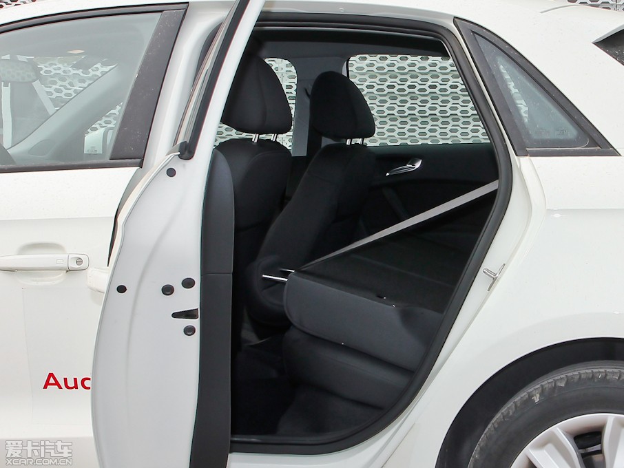 2013WA1 30 TFSI Sportback Urban