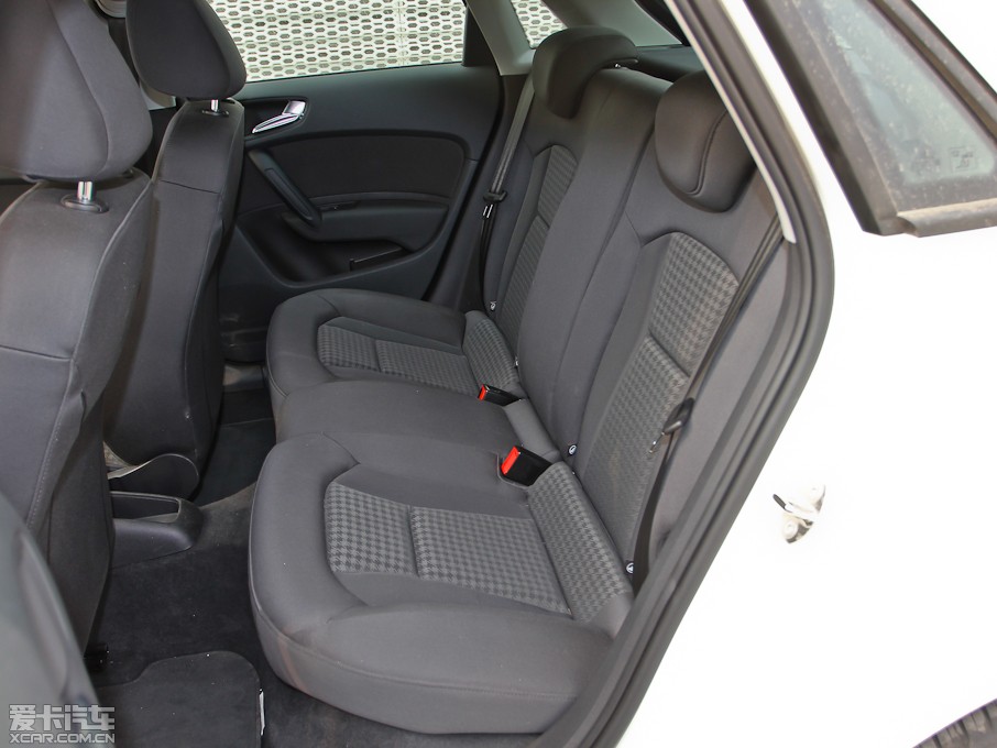 2013WA1 30 TFSI Sportback Urban