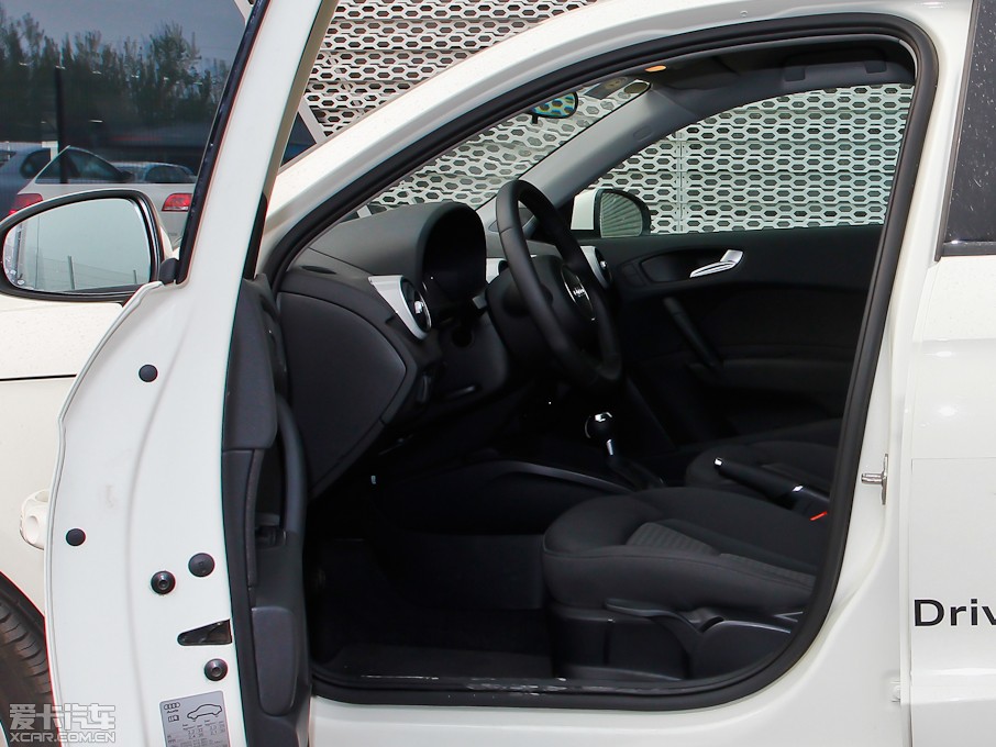 2013?yun)WA1 30 TFSI Sportback Urban