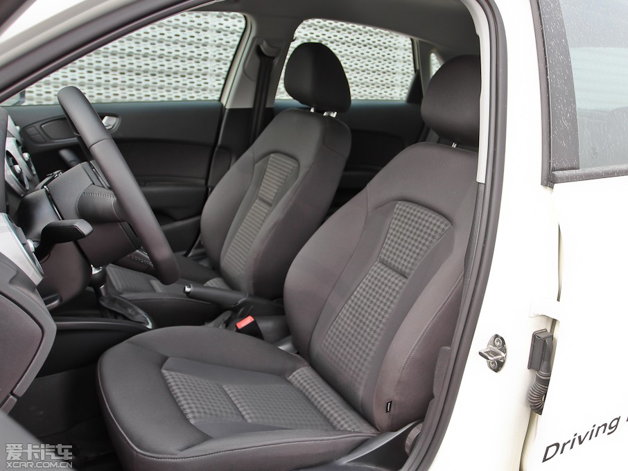 2013WA1 30 TFSI Sportback Urban