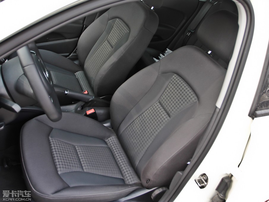 2013WA1 30 TFSI Sportback Urban