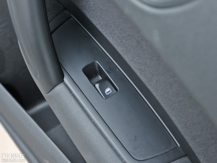 2013?yun)WA1 30 TFSI Sportback Urban