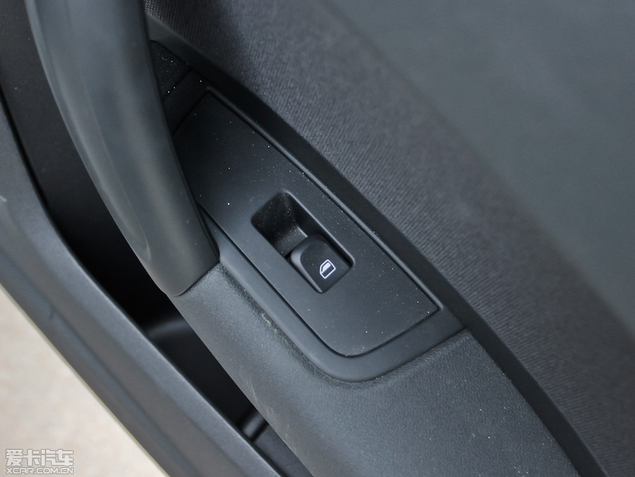 2013?yun)WA1 30 TFSI Sportback Urban