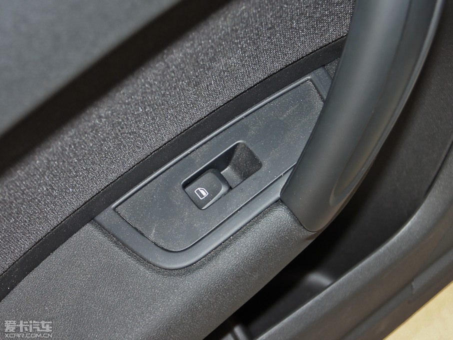 2013?yun)WA1 30 TFSI Sportback Urban