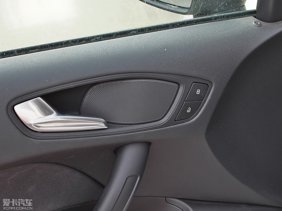 2013WA1 30 TFSI Sportback Urban