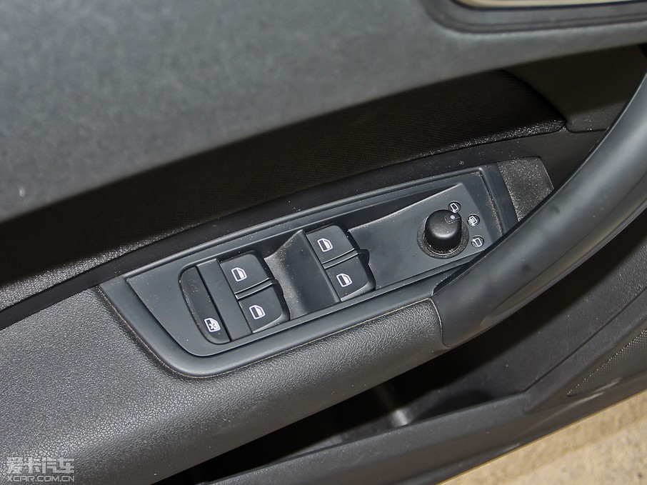 2013WA1 30 TFSI Sportback Urban