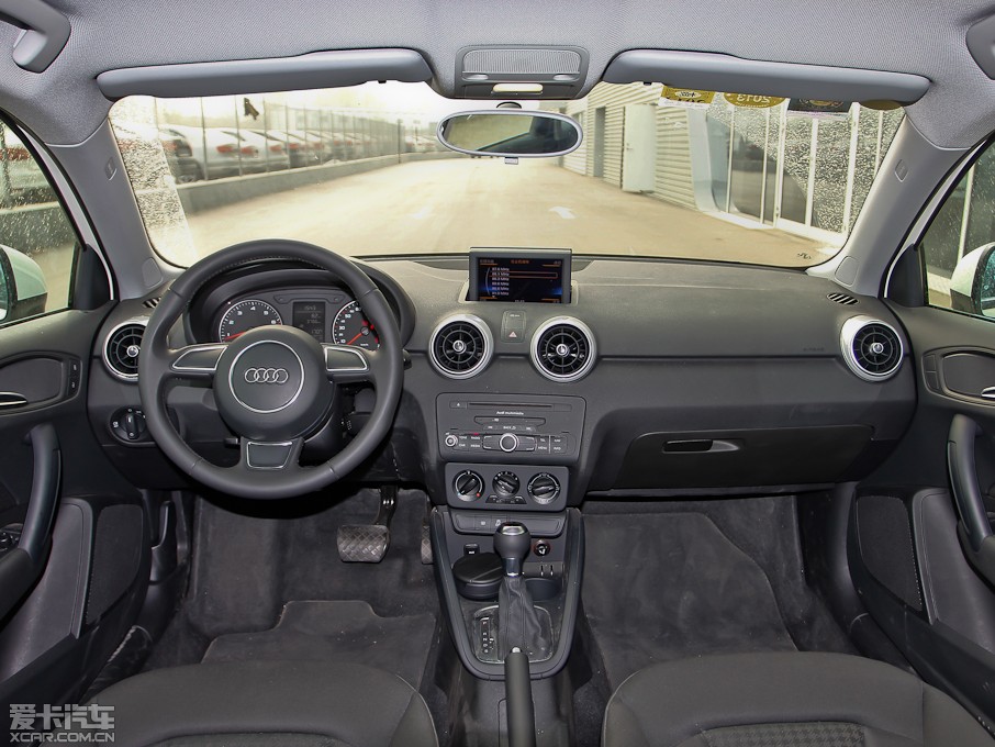 2013WA1 30 TFSI Sportback Urban