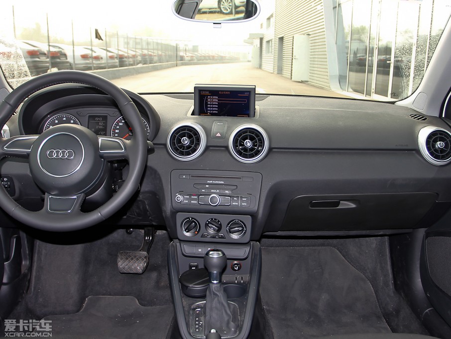 2013WA1 30 TFSI Sportback Urban