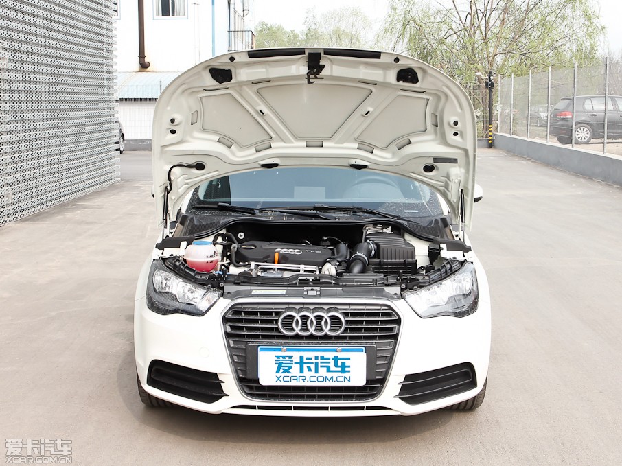 2013WA1 30 TFSI Sportback Urban