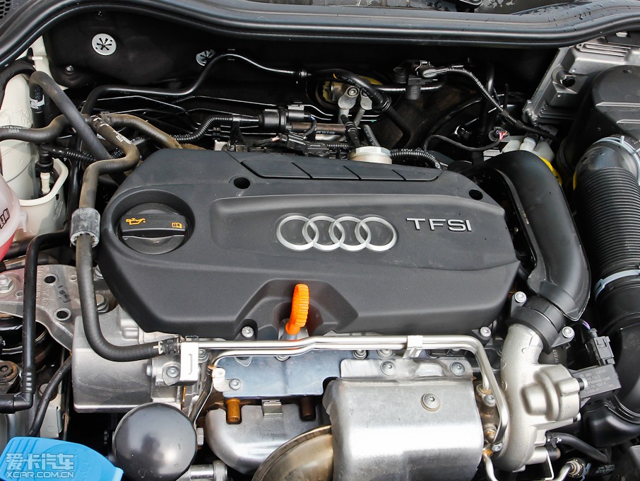 2013?yun)WA1 30 TFSI Sportback Urban