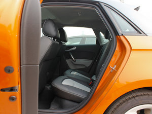 2013款30 TFSI Sportback Ego plus 后排空间