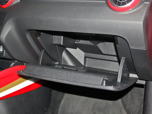 2013款30 TFSI 中国限量版 Ego 手套箱