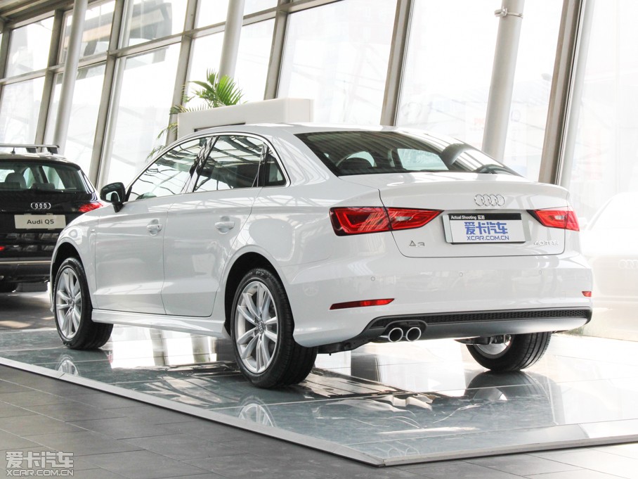 2014WA3 Limousine(M) Sedan