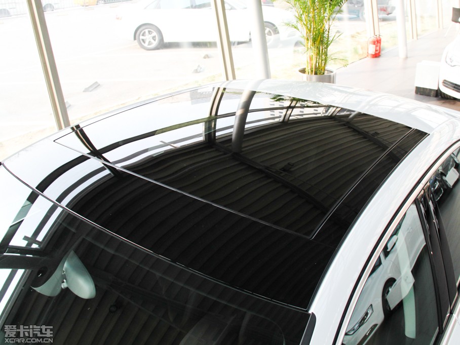 2014WA3 Limousine(M) Sedan