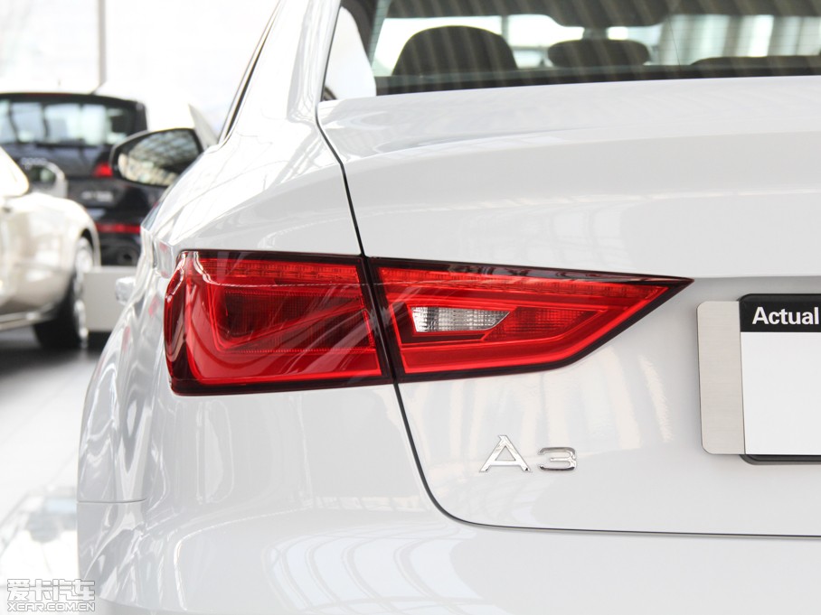 2014WA3 Limousine(M) Sedan