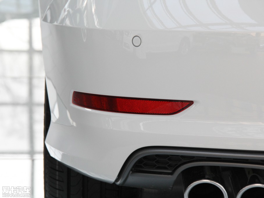 2014WA3 Limousine(M) Sedan