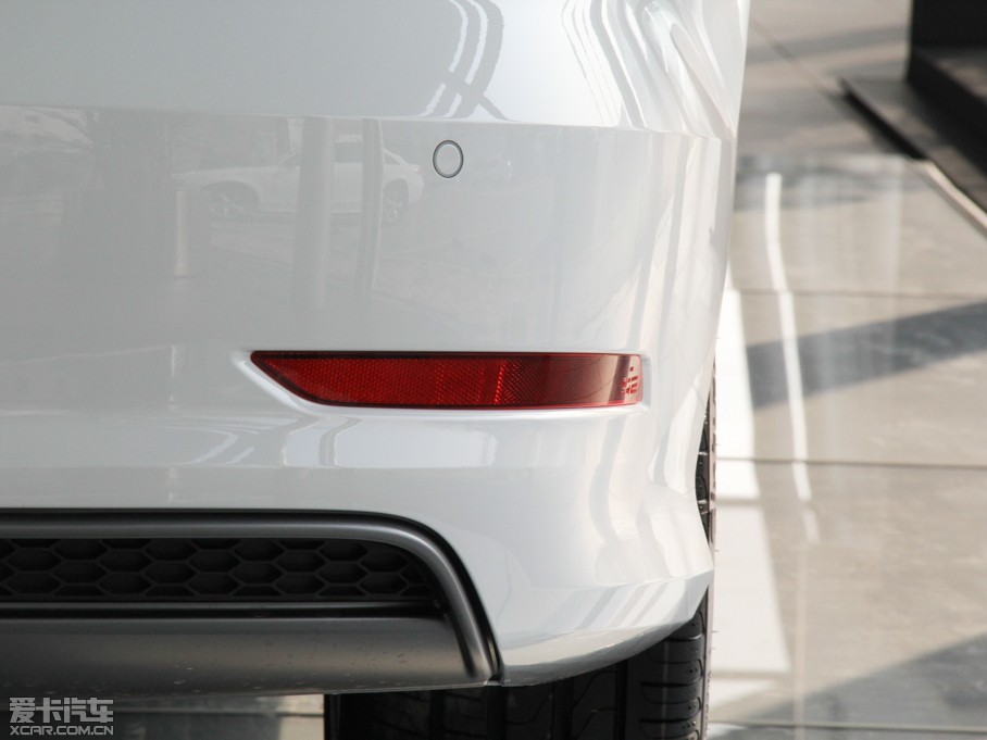 2014WA3 Limousine(M) Sedan