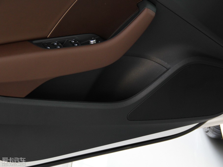 2014WA3 Limousine(M) Sedan