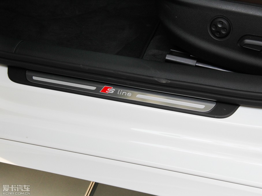 2014WA3 Limousine(M) Sedan