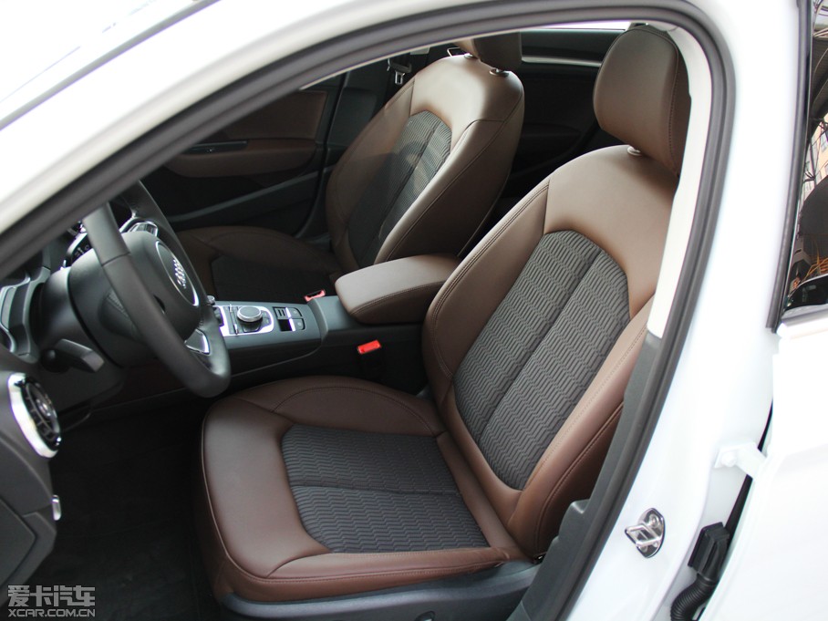 2014WA3 Limousine(M) Sedan