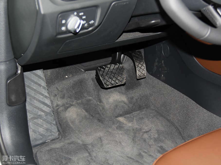 2014WA3 Limousine(M) Sedan